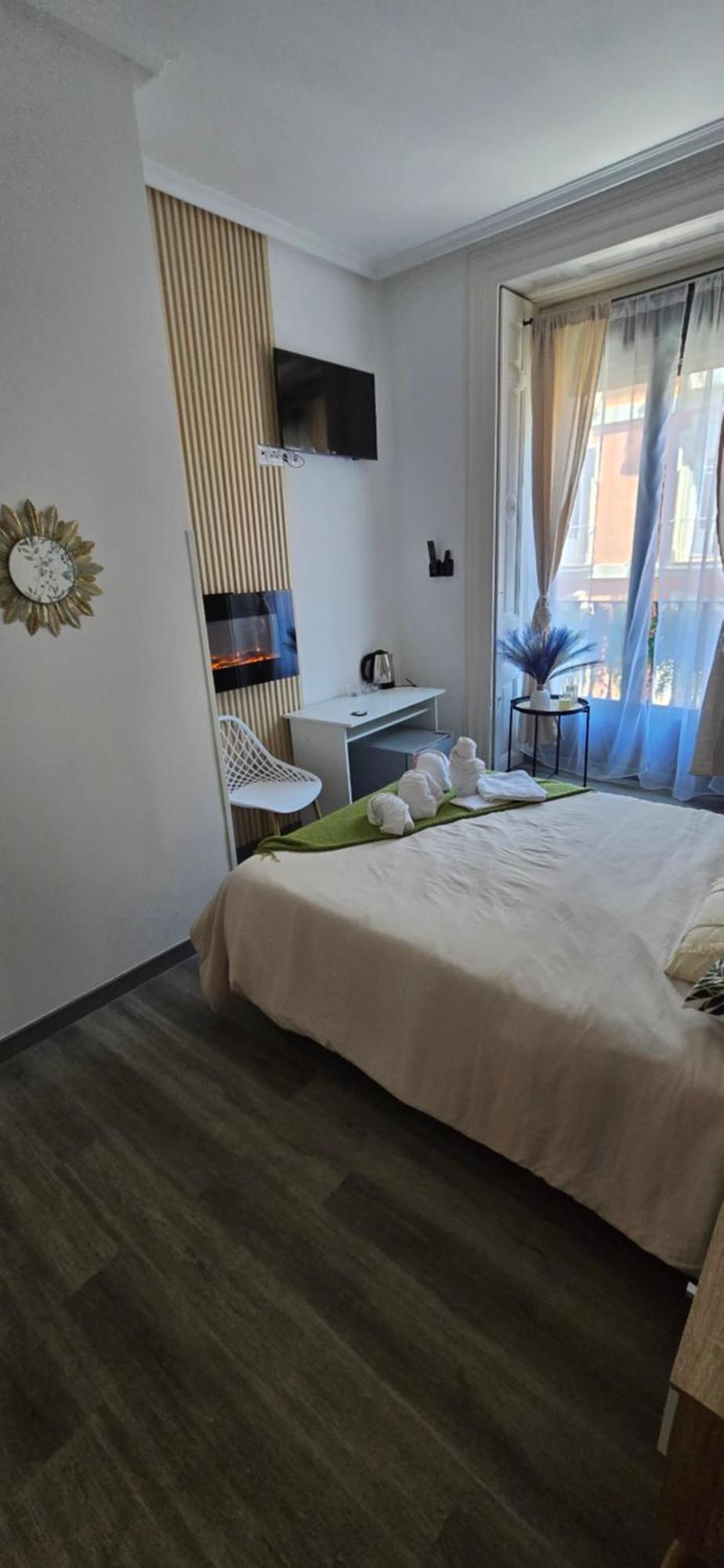 Habitaciones Universal Madrid Esterno foto