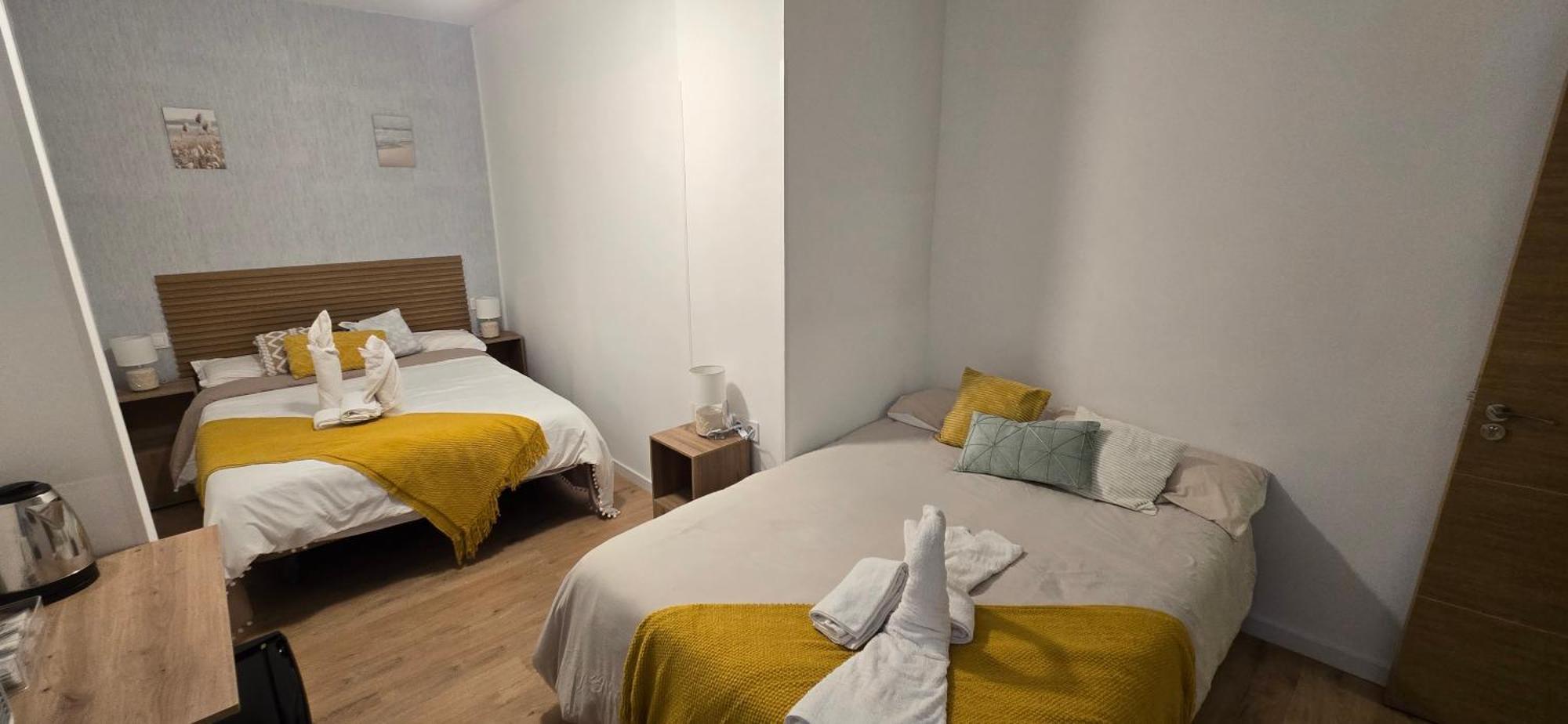 Habitaciones Universal Madrid Esterno foto