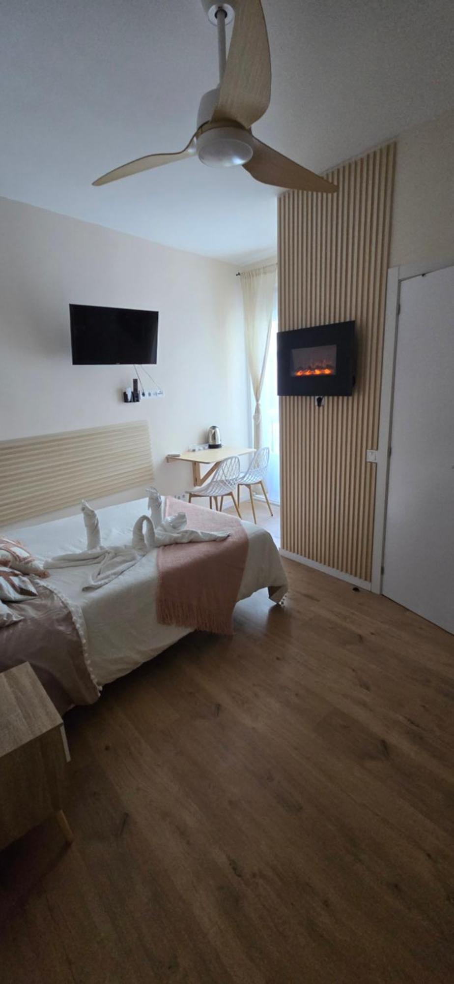 Habitaciones Universal Madrid Esterno foto