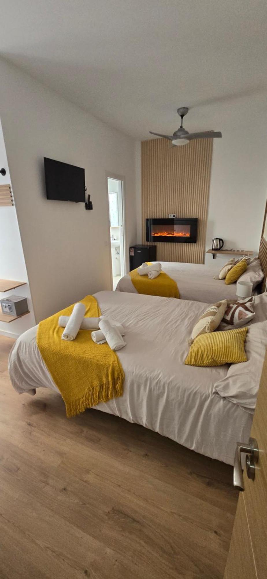 Habitaciones Universal Madrid Esterno foto