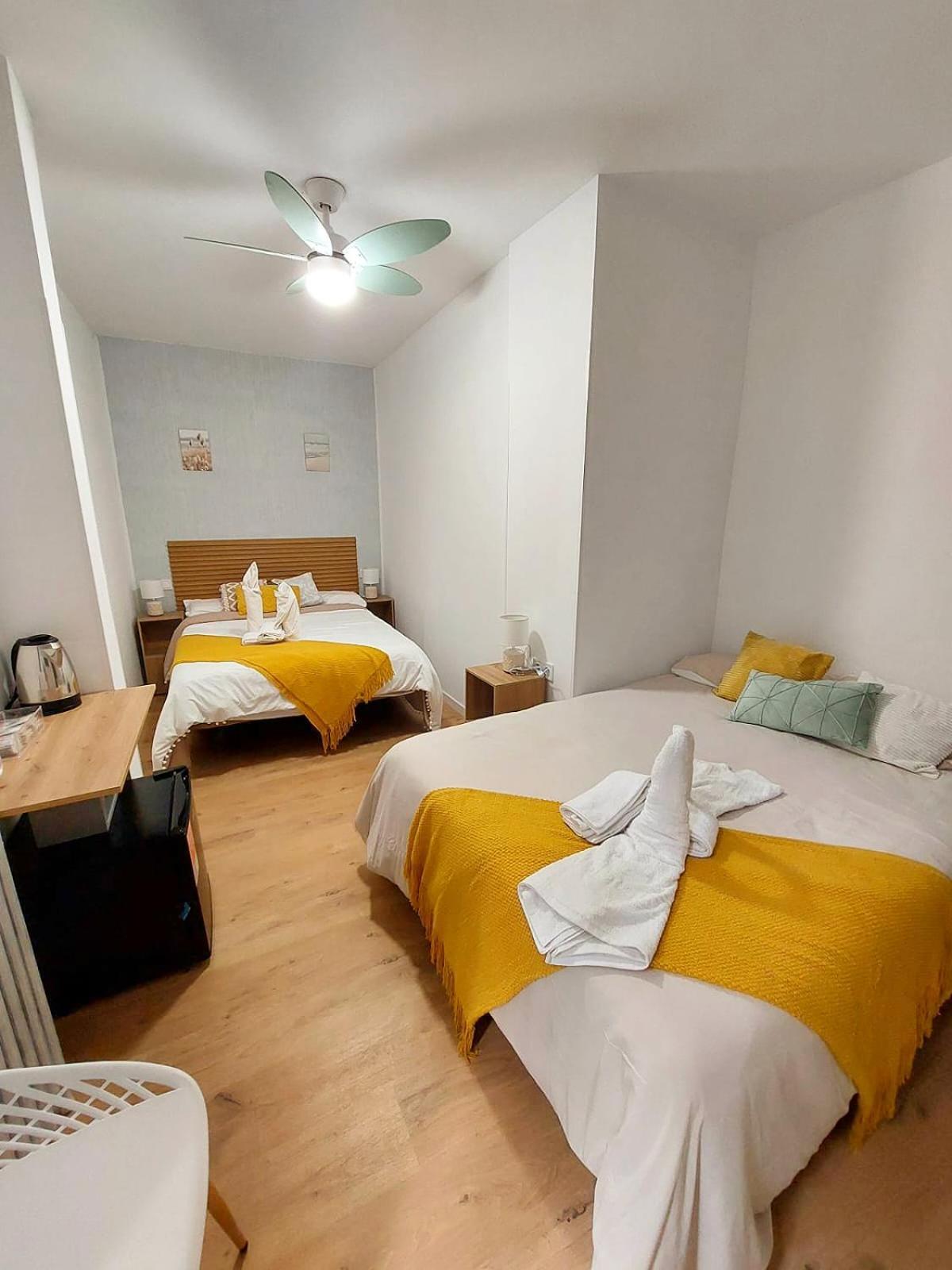 Habitaciones Universal Madrid Esterno foto