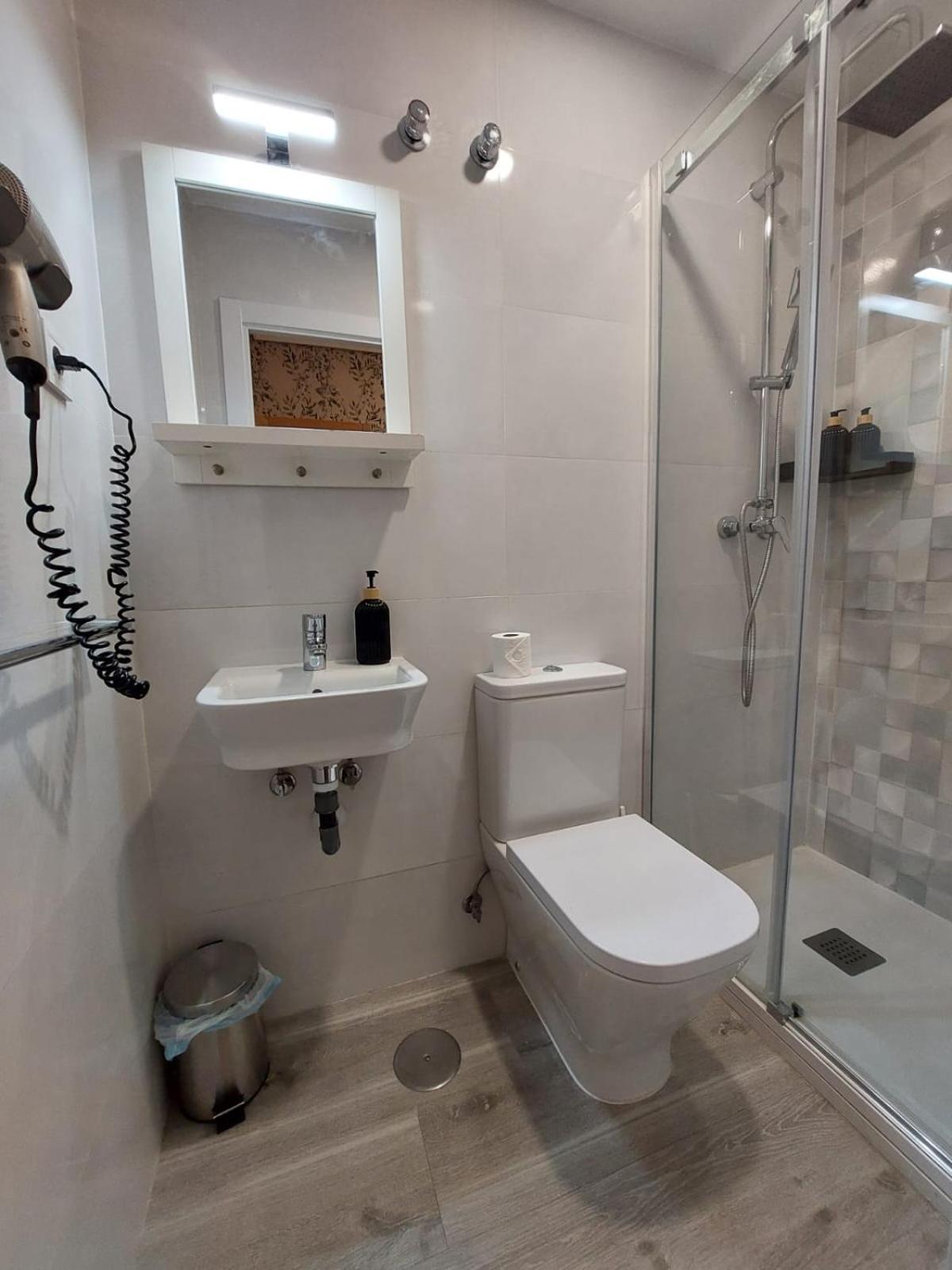 Habitaciones Universal Madrid Esterno foto