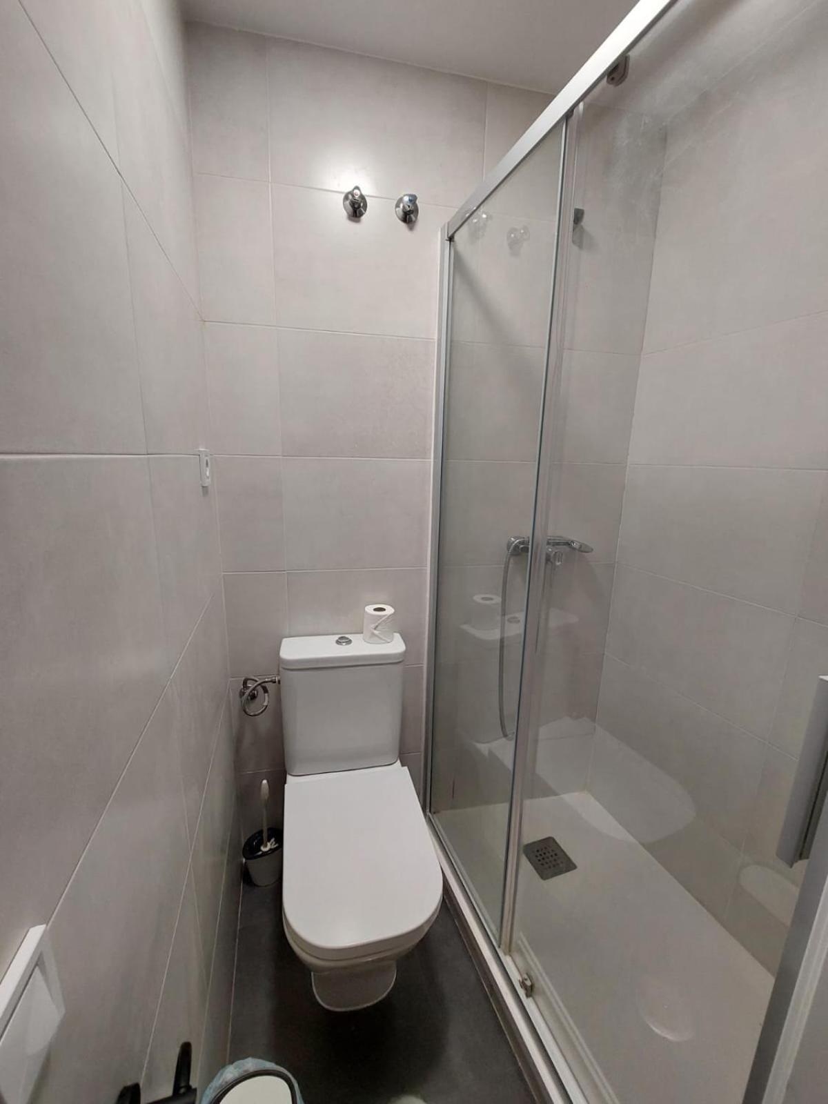 Habitaciones Universal Madrid Esterno foto