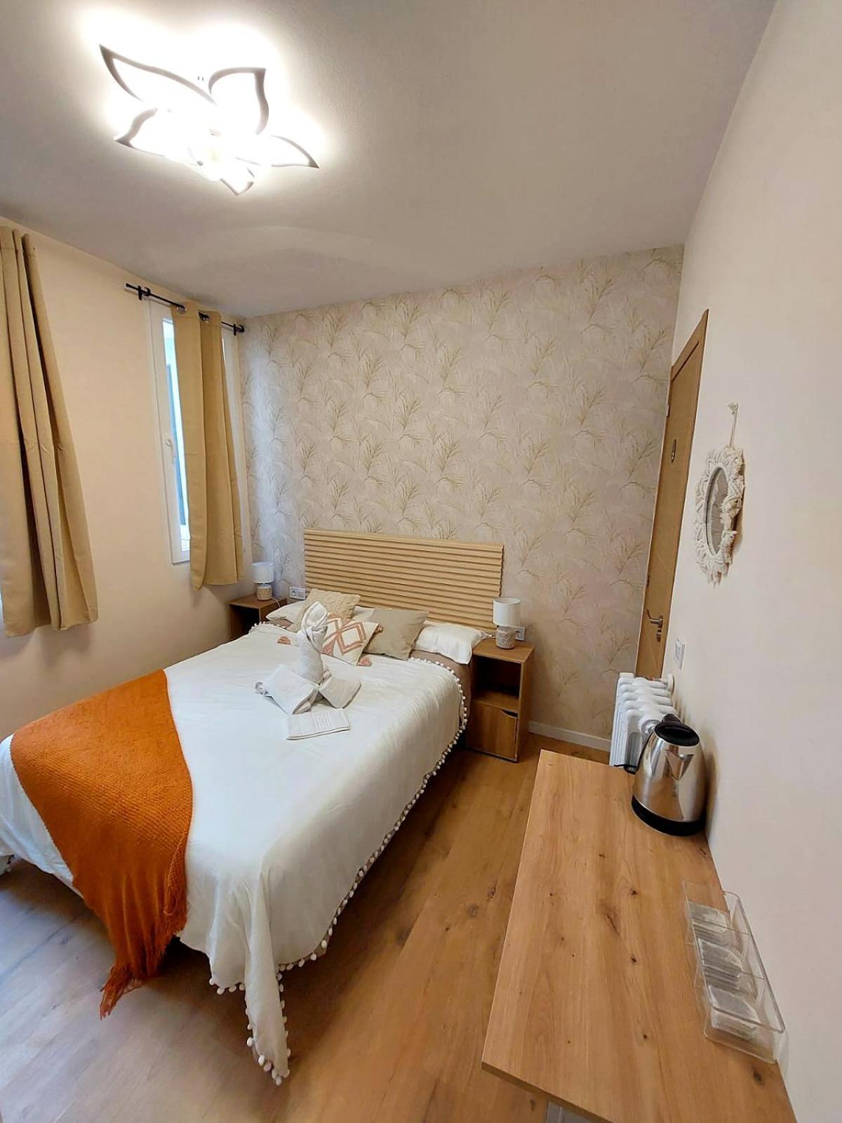Habitaciones Universal Madrid Esterno foto