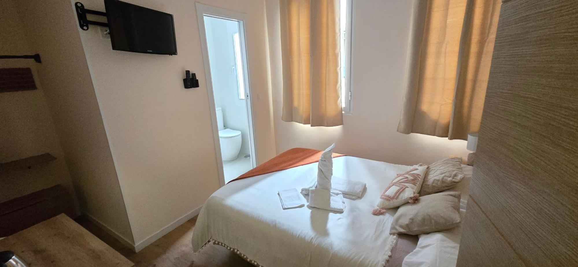 Habitaciones Universal Madrid Esterno foto